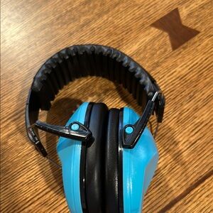 Blue and Black Noise-Cancelling Headphones